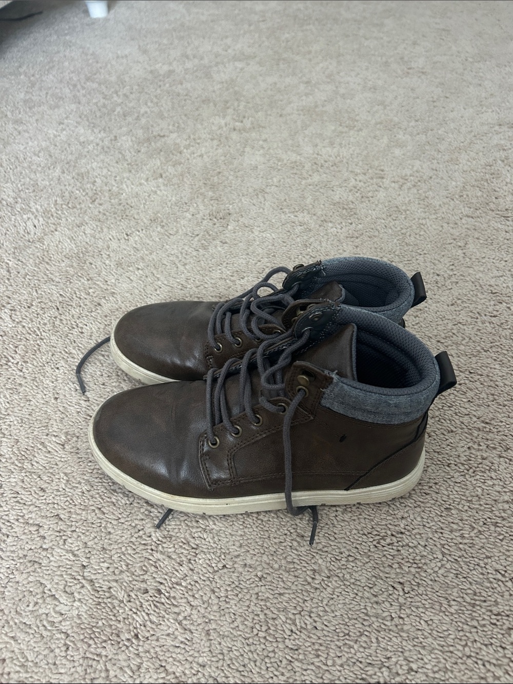 Cat and Jack boys size 4 Brown Lace-Up boots